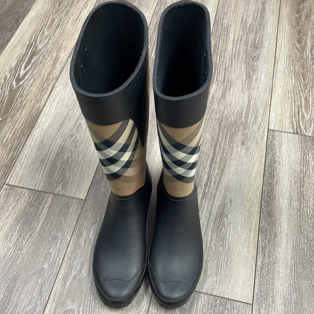 Waterproof Burberry boots